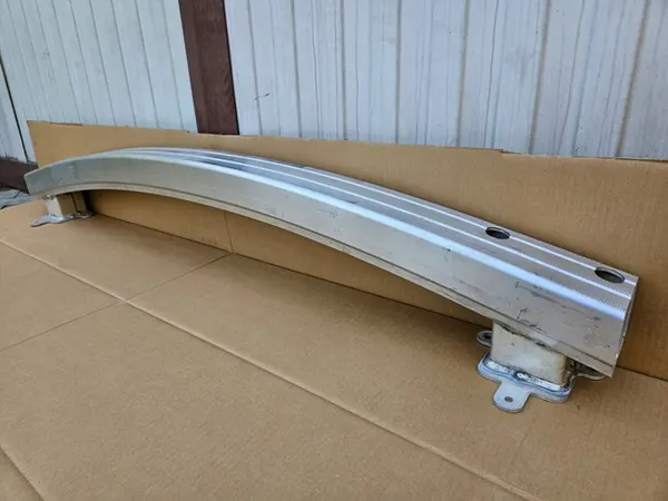 Reforço de para-choque traseiro Chrysler Pacifica 2016-2022 OEM image 5