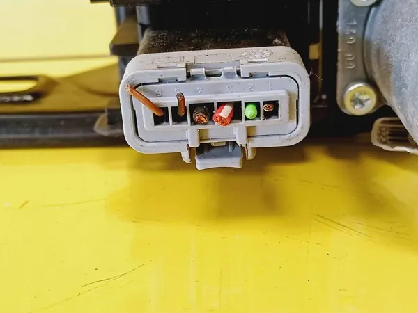 Vänster fram fönsterhiss Citroen Nemo 6 pin 1354726080 image 3