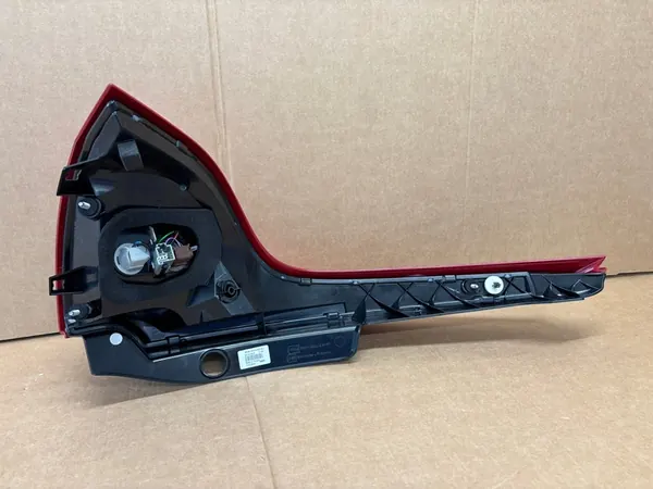 VOLVO XC60 I Lift Luz Trasera Derecha OEM 31323035 image 6