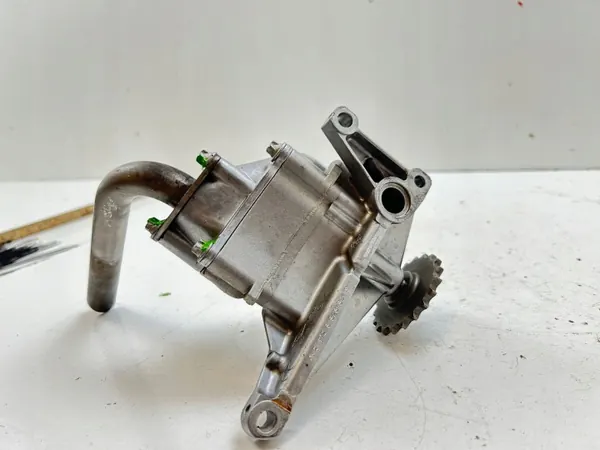 Mercedes-Benz Öljypumppu OEM A6111810201 Vito Vianolle image 9