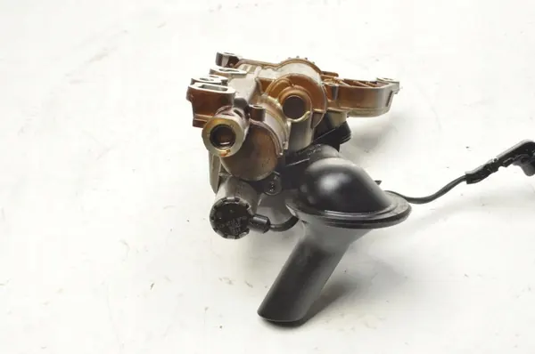 Bomba de aceite usada OEM 8601646 para BMW Serie 3 F30 image 3
