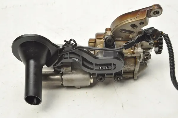 Bomba de aceite usada OEM 8601646 para BMW Serie 3 F30 image 9