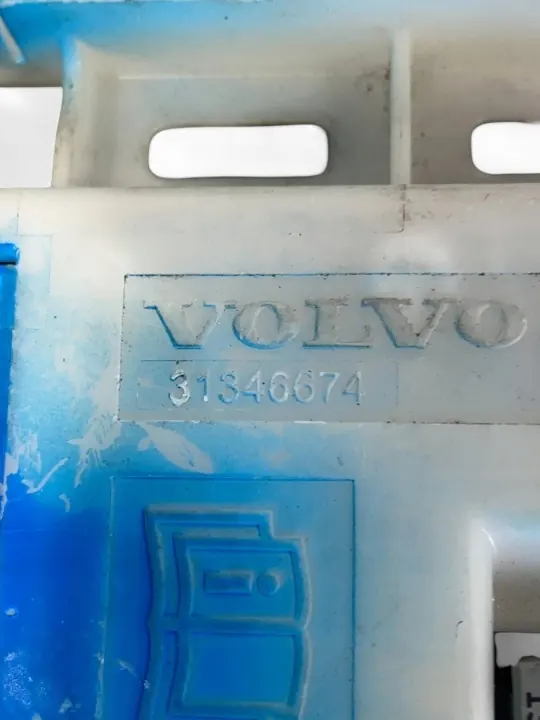 Volvo XC90 2018 akkureleen sulake OEM 31346674 image 3