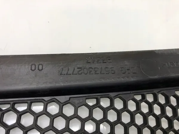 OEM 9673302777 Yläpuskuri + Tiiviste Peugeot 2008:lle image 3