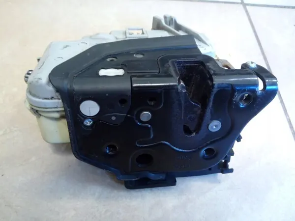 Vorderer Linker Türschloss 9 Pins VW Passat B6 image 3