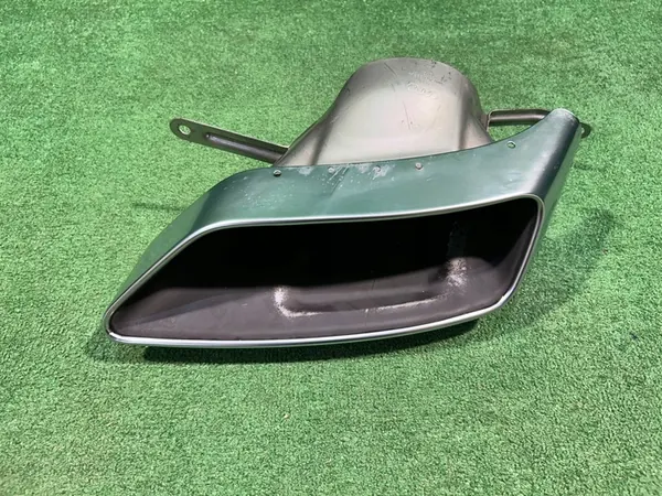 AUDI A4 B9 8W0 Ponteira de escape esquerda 8W0253825L image 1