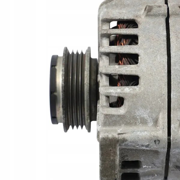 Mercedes W205 C63 Vaihtovirtageneraattori A0009061705 image 2