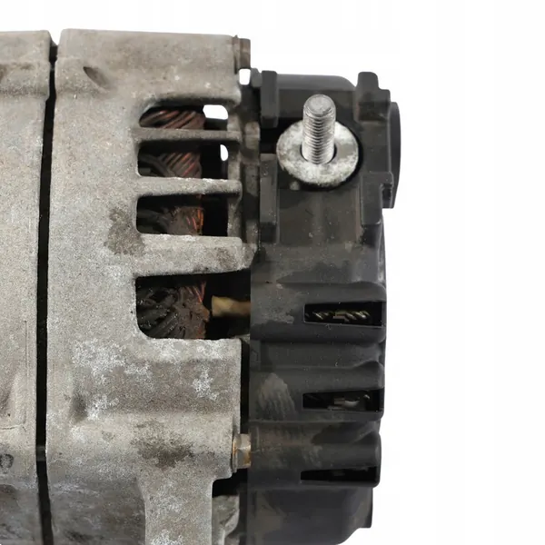 Mercedes W205 C63 Vaihtovirtageneraattori A0009061705 image 3