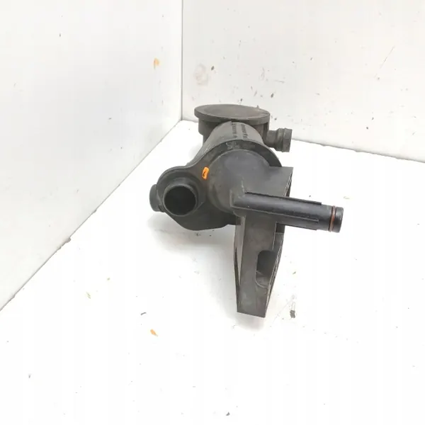 Separador de óleo Porsche 996 OEM 99610702352 - Usado image 3