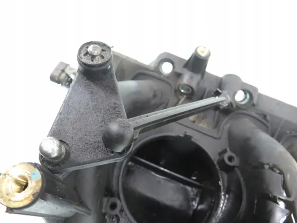 Insugningsgrenrör OEM 8200961787 för Dacia Sandero Logan image 8