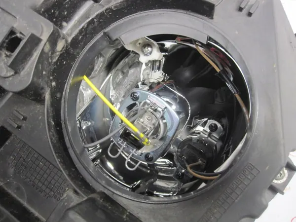 Fiat Doblo II vänster framlykta OEM 51817939 image 10