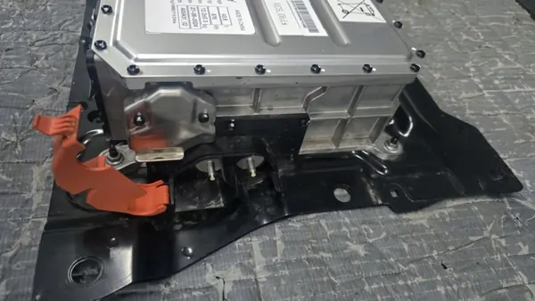 Bateria híbrida OEM 9867803180 para Peugeot 3008 III 1.2 image 3