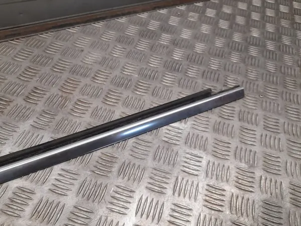 Mercedes-Benz GL X166 achterruitlijst OEM A1666902280 image 3