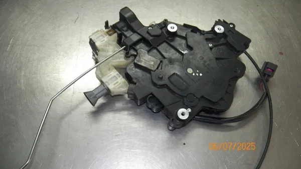 VW CADDY III LIFT Türschloss Rechts 2K0843654 image 2