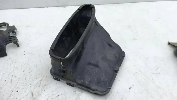 Conduto de ar Mercedes-Benz OEM A1675051600 - Usado image 4
