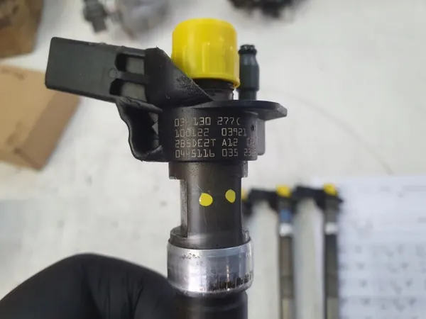 OEM 0445116035 Einspritzdüse für VW Transporter T5 2.0 TDI image 3
