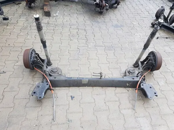 Dacia Duster I Lift 13-17 1.2 TCE Hinterachsschwinge OEM image 2