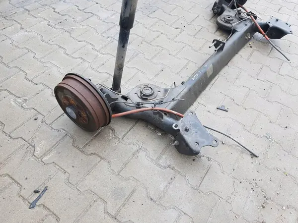 Dacia Duster I Lift 13-17 1.2 TCE Hinterachsschwinge OEM image 4