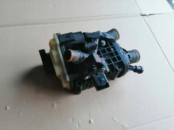 Carcasa de termostato Ford OE DS7Q-8A586-AB image 3