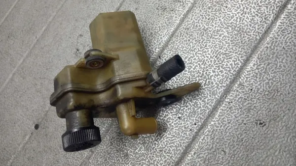 Réservoir direction assistée Mazda 3 BK OEM 01 image 3
