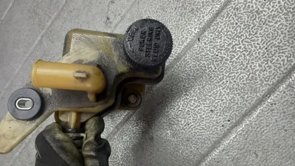 Réservoir direction assistée Mazda 3 BK OEM 01 image 4