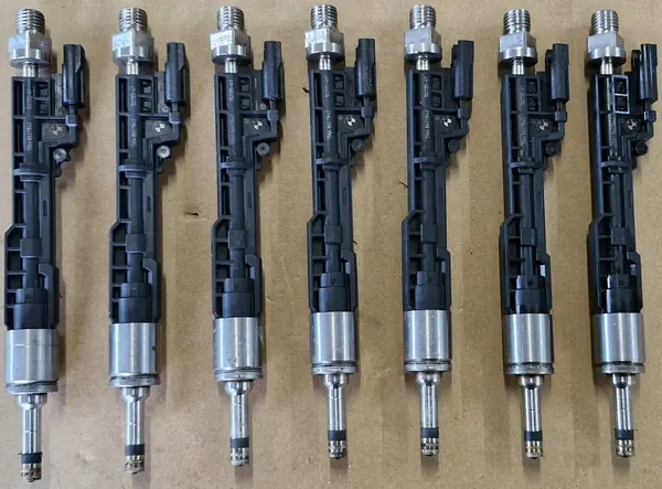 Iniettore carburante BMW X5 2013- Bosch 0 261 500 262 image 2