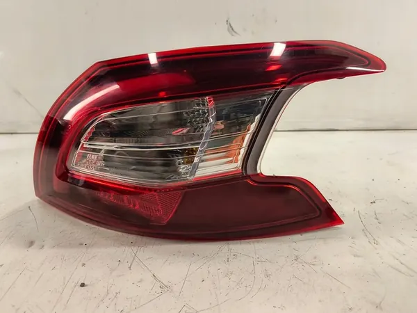 Peugeot 308 T9 HB Lámpara trasera derecha 9677817580 EU image 3