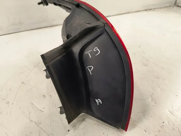 Peugeot 308 T9 HB Lámpara trasera derecha 9677817580 EU image 4