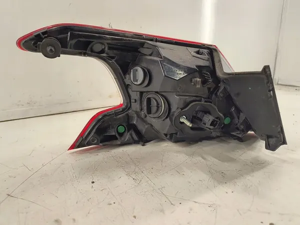 Peugeot 308 T9 HB Lámpara trasera derecha 9677817580 EU image 5