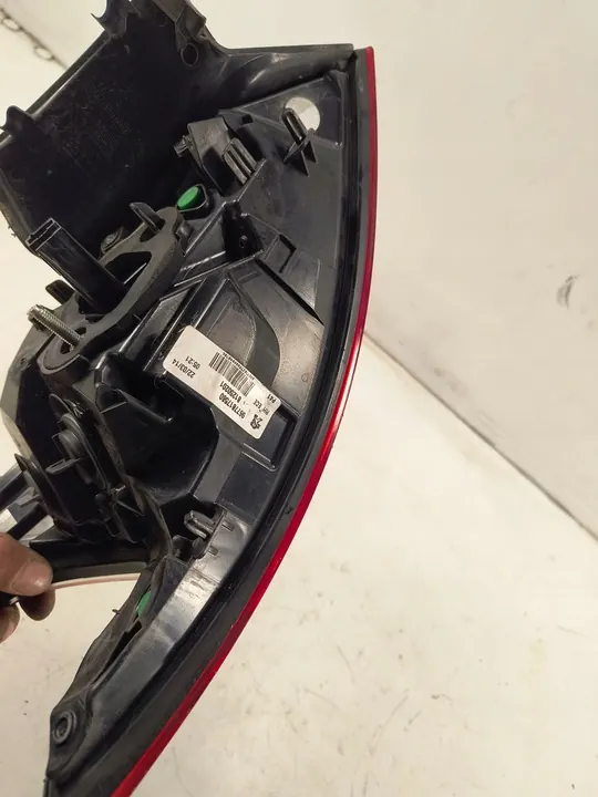 Peugeot 308 T9 HB Lámpara trasera derecha 9677817580 EU image 6