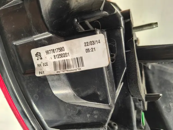 Peugeot 308 T9 HB Lámpara trasera derecha 9677817580 EU image 7