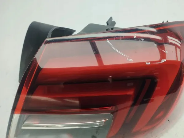 Opel Insignia B 2018 Luz trasera derecha OEM 39125832 image 9