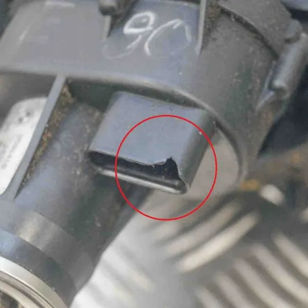 Intake Manifold BMW X1 (E84) 2.0L OEM 7807991 image 5