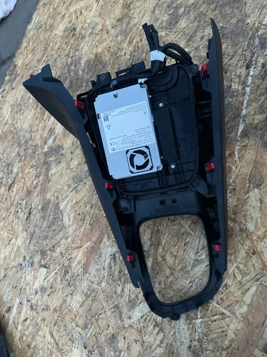 Toyota Yaris IV Wireless-Ladegerät OEM - Gebraucht image 2