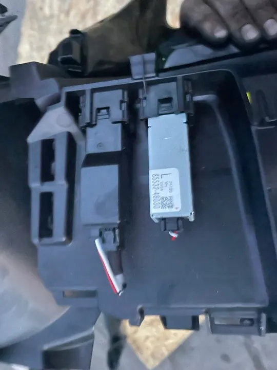 Toyota Yaris IV Wireless-Ladegerät OEM - Gebraucht image 3