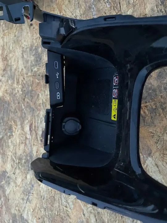 Toyota Yaris IV Wireless-Ladegerät OEM - Gebraucht image 4