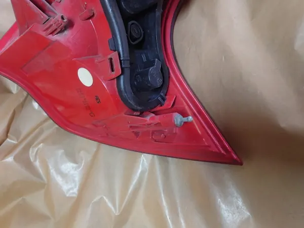 Luz trasera izquierda Peugeot 3008 image 8