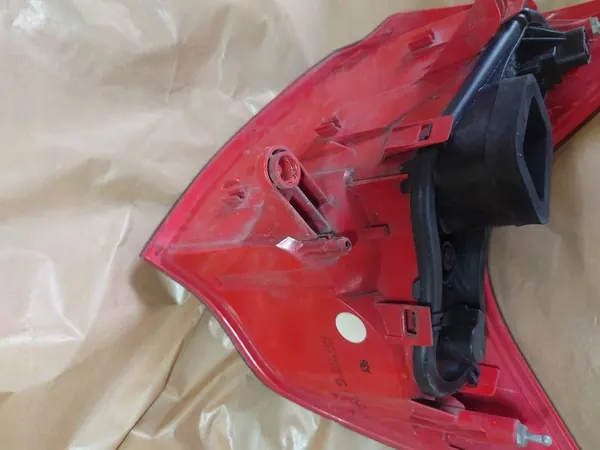 Luz trasera izquierda Peugeot 3008 image 9