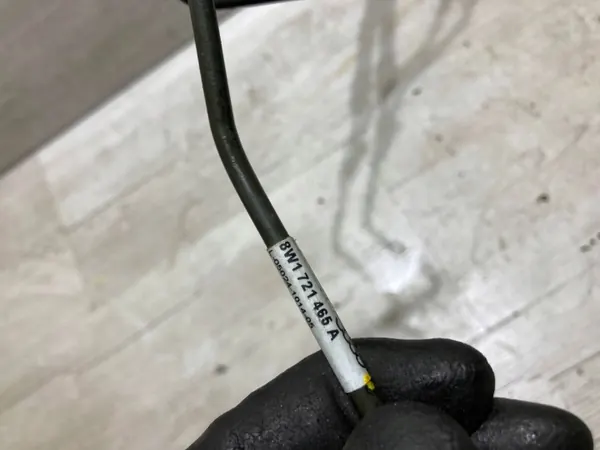 Conduto hidráulico embraiagem Audi OEM 8w1721465A - Usado image 4