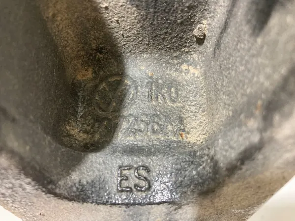 Pivot de roue avant droit Audi Q3 8U OEM image 4