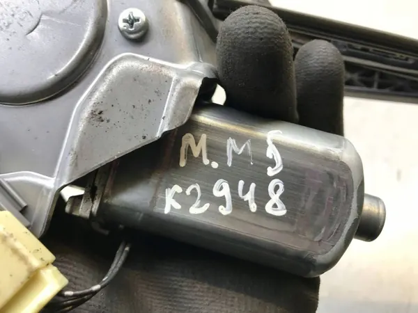 Mazda 5 2005 achterruitenwissermotor OEM 023567450 image 5