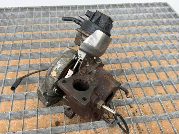 Turbo AUDI A4 B8 03L145701D 2.0L Diesel image 3