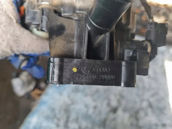Carcaça termóstato OEM 25690-2U000 para Kia/Hyundai image 5
