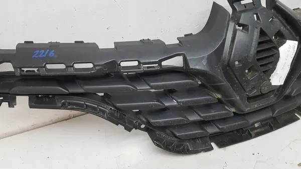 Renault Captur I Front Grill image 2