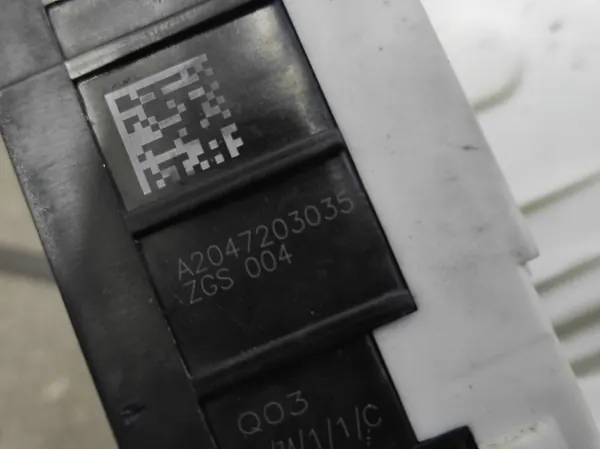 Dörrlås Höger Mercedes W204 Coupe A2047203035 image 4