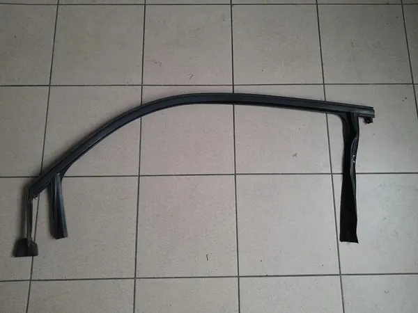 FIAT 500 595 ABARTH 2015 Junta de Porta Esquerda Preta OEM image 1