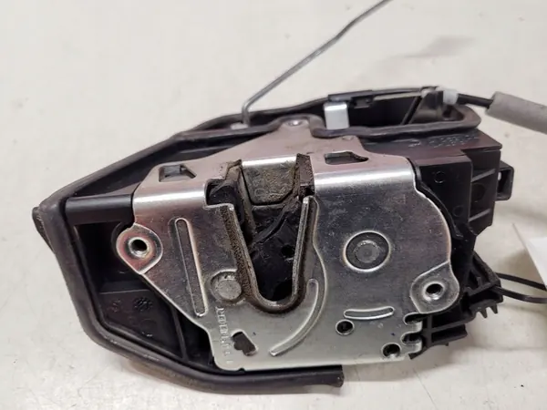 BMW 5 F10 F11 2013 Höger Baklås image 3