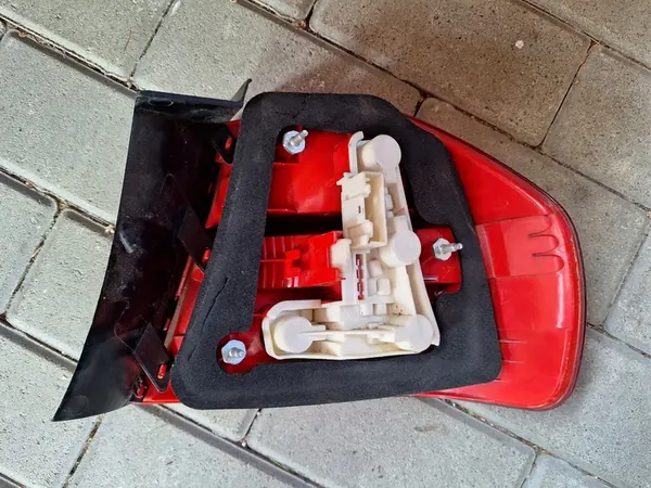 Luz Trasera Izquierda BMW 3 E90 Sedán OEM 6937457 S-P image 4