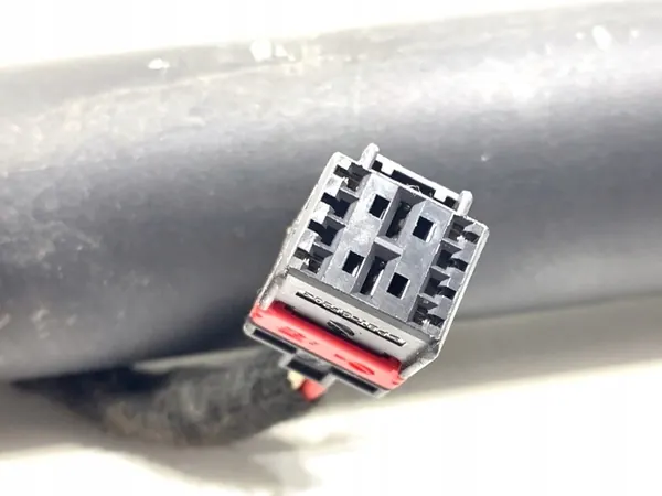 Höger baklucka gasdämpare VW Passat B8 3G9827851A image 4