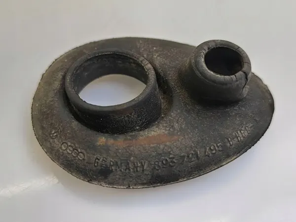 Iveco Daily Hecktür Schlossfänger OEM 893721495 image 2